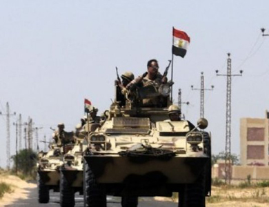 الدولة الإسلامية تدعو لمزيد من الهجمات على الجنود المصريين وقطع رؤوسهم الدولة الإسلامية تدعو لمزيد من الهجمات على الجنود المصريين وقطع رؤوسهم