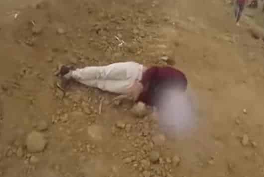 شاهد.. لحظات قنص الاحتلال “الإسرائيلي” طفلاً فلسطينياً أعزل