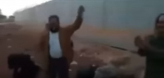 بالفيديو : مقاتلون سوريون موالون لتركيا يرقصون :" نحن جبهة المصاري " بالفيديو : مقاتلون سوريون موالون لتركيا يرقصون :" نحن جبهة المصاري "