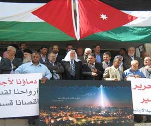 النقابات المهنية تعتصم امام رئاسة الوزراء تضامنا مع "الأقصى" وتطالب بإغلاق السفارة الاسرائيلية في عمان النقابات المهنية تعتصم امام رئاسة الوزراء تضامنا مع "الأقصى" وتطالب بإغلاق السفارة الاسرائيلية في عمان