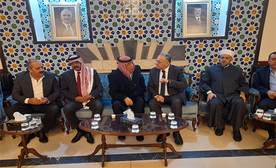 العيسوي يقدم واجب العزاء لعشيرتي العزوني وحجازي .. صور العيسوي يقدم واجب العزاء لعشيرتي العزوني وحجازي .. صور