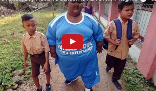 هل تذكرون أسمن طفل في العالم؟ هذا ما أصبح عليه الآن (فيديو)