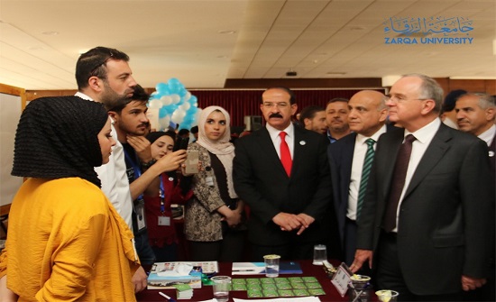 وزير العمل يفتتح اليوم الوظيفي الثاني عشر في جامعة الزرقاء وزير العمل يفتتح اليوم الوظيفي الثاني عشر في جامعة الزرقاء