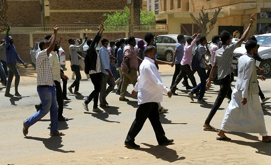 السودان.. تواصل الاعتصام أمام مقر قيادة الجيش بالخرطوم السودان.. تواصل الاعتصام أمام مقر قيادة الجيش بالخرطوم