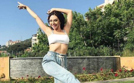 شاهد .. ميريام فارس ترتدي الأبيض للمرة الثانية وتحجب وجه زوجها!