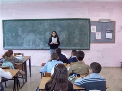 تلميذ يسأل المعلمة فى المدرسة سؤال محرج جدا و لم يتخيله أحد . فكانت أجابتها ؟ تلميذ يسأل المعلمة فى المدرسة سؤال محرج جدا و لم يتخيله أحد . فكانت أجابتها ؟