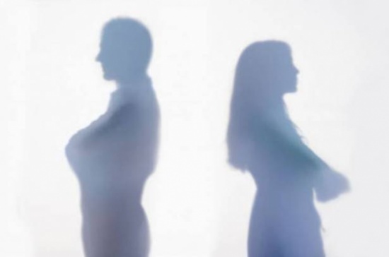 كالأفلام..زوجان أمريكيان اكتشفا أنهما 'توأمان' بالصدفة في عيادة طبية