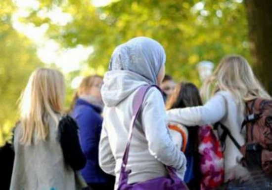 استطلاع: 30% من الألمان يؤيدون ارتداء الحجاب بالمدارس