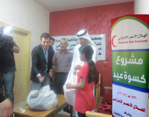 سفارة الإمارات بالأردن تشرف على توزيع زكاة فطر وكسوة عيد سفارة الإمارات بالأردن تشرف على توزيع زكاة فطر وكسوة عيد