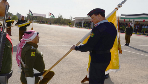 مدير الامن العام يسلم الرايات للواء الصحراء