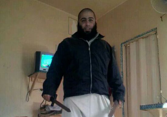 بالصور : 4 قتلى واصابة 7 جنود لبنانيين بمداهمة امنية شمال البلاد