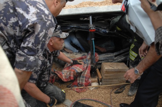 المفرق : وفاة شخص واصابة آخرين في اصطدام سيارة بقلاب