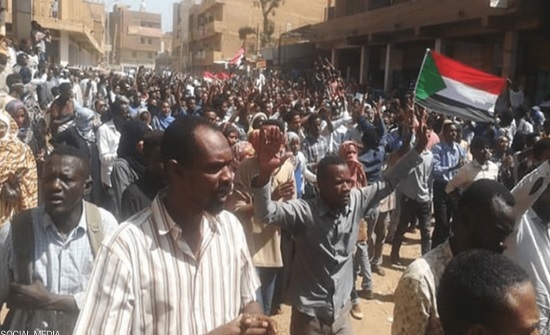تجدد المظاهرات بالسودان.. والشرطة تطلق الغاز في أم درمان