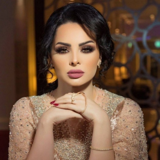 بالصور.. ديانا كرازون تسبح وتلعب مع الدولفين بالصور.. ديانا كرازون تسبح وتلعب مع الدولفين