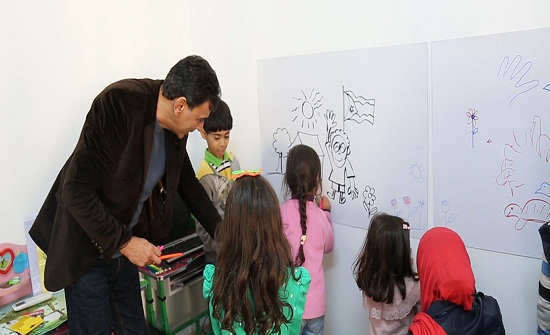 ورشة عمل لتعليم رسم الكاريكاتير والكرتون لأطفال التوحد ورشة عمل لتعليم رسم الكاريكاتير والكرتون لأطفال التوحد