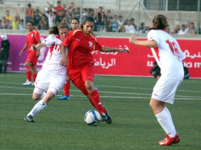 شاهد الصور..منتخبنا النسوي يتعادل مع نظيره الفلسطيني وسط حضور 10 الاف متفرج اغلبه من النساء ! شاهد الصور..منتخبنا النسوي يتعادل مع نظيره الفلسطيني وسط حضور 10 الاف متفرج اغلبه من النساء !