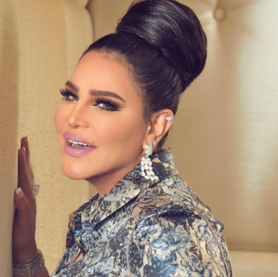 [شاهد] طلبت منها أن تتمنّى ثم أهدتها أقراطا ماسيّة .. أحلام تفاجئ مديرة منزلها بعيد ميلادها