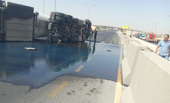 الأشغال: إغلاق مسرب من طريق المطار إثر تدهور مركبة شحن الأشغال: إغلاق مسرب من طريق المطار إثر تدهور مركبة شحن
