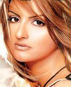 بعد أن ضبطته يقّبل الشاشة .. زوجة سعودية تشترط على زوجها عدم مشاهدة لقاءات الفنانة باسكال