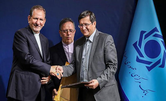 الريال الإيراني يخسر نصف قيمته في 4 أشهر