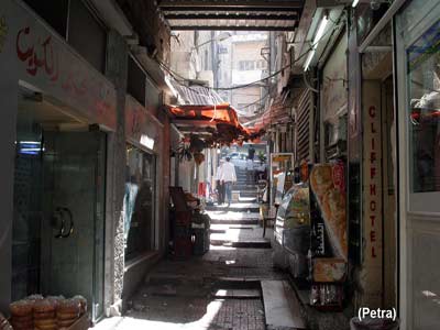 سوق دخلة مطعم الشرق بقلب العاصمة عمان.. شريان نابض بالحياة 