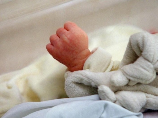 وفاة "رضيع" بجرعة كلور اسقته إياها شقيقته