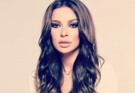 نادين نسيب نجيم تكشف سر شفتيها الكبيرتين نادين نسيب نجيم تكشف سر شفتيها الكبيرتين