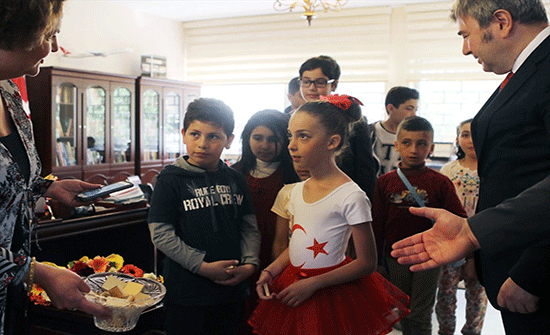 السفارة التركية تحتفل بعيد الطفولة والسيادة الوطنية