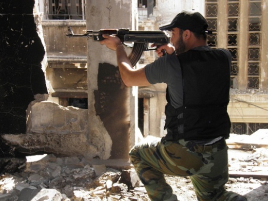 ثوار سوريا يقصفون مدينتين تحاصرهما قوات الأسد فى حلب