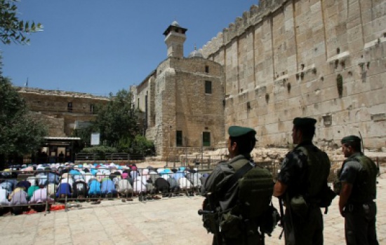في آذار .. الاحتلال منع رفع الأذان 51 مرة في المسجد الابراهيمي