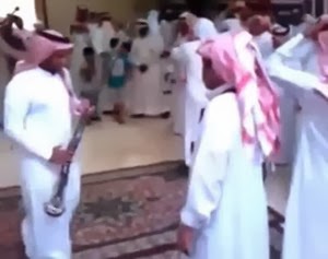 غباء شاب داخل صالة افراح !