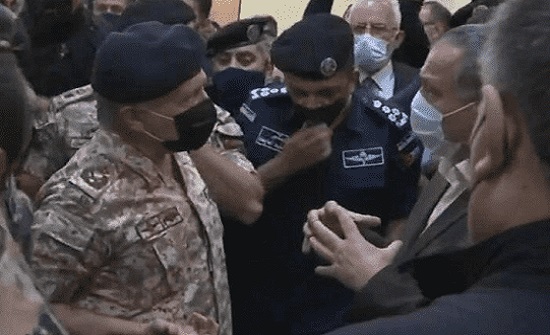 فاعليات رسمية وشعبية تؤكد أهمية زيارة الملك لمستشفى السلط في تهدئة النفوس فاعليات رسمية وشعبية تؤكد أهمية زيارة الملك لمستشفى السلط في تهدئة النفوس