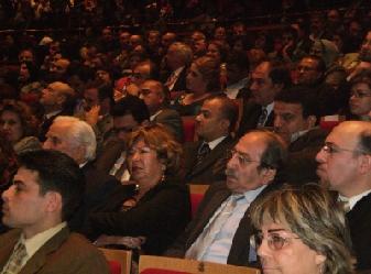 دريد لحام غاضب من مهرجان دمشق لعدم اهتمام المنظمين بمكان جلوس يناسبه دريد لحام غاضب من مهرجان دمشق لعدم اهتمام المنظمين بمكان جلوس يناسبه