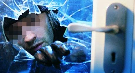 لص يكتب على حائط المؤسسة المدنية براس العين انه سيعود مرة اخرى لكنه وقع بقبضة الشرطة