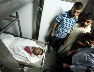 استشهاد فلسطيني وإصابة ثلاثة آخرين في قصف إسرائيلي جنوبي غزة استشهاد فلسطيني وإصابة ثلاثة آخرين في قصف إسرائيلي جنوبي غزة