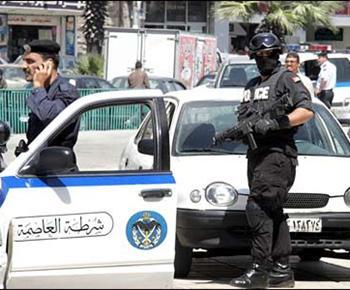 اصابة اثنين من افراد الامن العام بعيارات نارية اثناء مطاردة مطلوب في سحاب اصابة اثنين من افراد الامن العام بعيارات نارية اثناء مطاردة مطلوب في سحاب