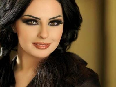 ديانا كرزون تنفي قولها "لن أعري جسدي مثل نانسي وهيفاء" ديانا كرزون تنفي قولها "لن أعري جسدي مثل نانسي وهيفاء"