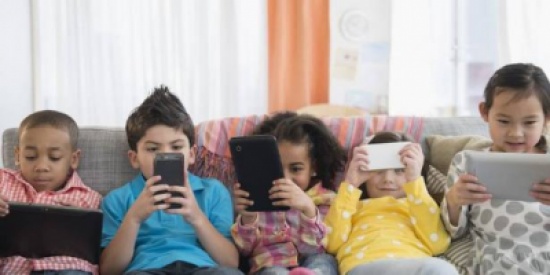 فيديو- كيف تربح المال باستخدام طفلك لهاتفك المحمول؟ فيديو- كيف تربح المال باستخدام طفلك لهاتفك المحمول؟