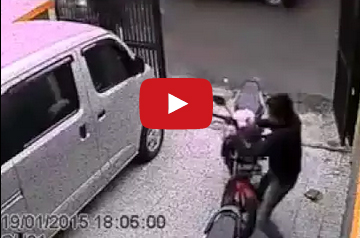 فيديو | لص يسرق دراجة نارية