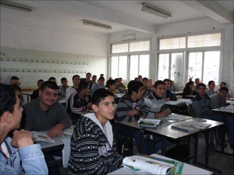 غزة ترسخ المقاومة في مناهجها التعليمية غزة ترسخ المقاومة في مناهجها التعليمية