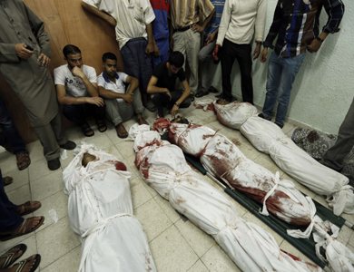 استشهاد 43 فلسطينيا على الأقل في قصف إسرائيلي لقطاع غزة