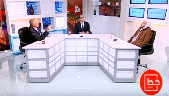 فيديو| اشتباك بالكراسي وأكواب المياه بين ضيفي برنامج 'خط أحمر'!