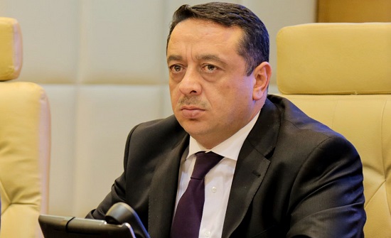 الداوود : إيقاف التعيينات في جميع الوزارات والدوائر الحكومية والمؤسسات الرسمية