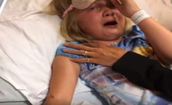 فيديو.. تاتو "الحنة السوداء" يتسبَّب في حرق مروِّع لطفلة! فيديو.. تاتو "الحنة السوداء" يتسبَّب في حرق مروِّع لطفلة!
