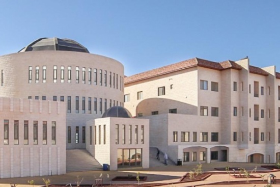 رئيس جامعة العقبة للتكنولوجيا يلتقي طلبة الجامعة