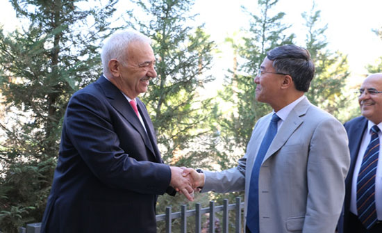 السفير الصيني يفتتح مركز تعليم اللغة الصينية في " الشرق الأوسط"