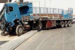 وفاة شاب بحادث اصطدام شاحنتين في الازرق 