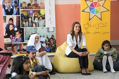 الملكة تشارك في حلقة نقاشية نظمتها مبادرة مدرستي الملكة تشارك في حلقة نقاشية نظمتها مبادرة مدرستي