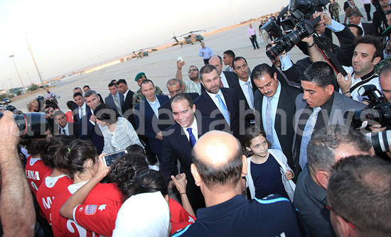 بالصور ...  الملك عبد الله الثاني  يستقبل الأمير علي