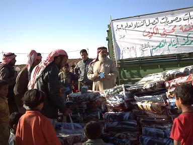مركز ايتام لواء القصر يوزع ملابس العيد على الأسر الفقيرة